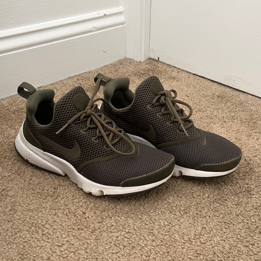 Nike Air Presto GS (size5)